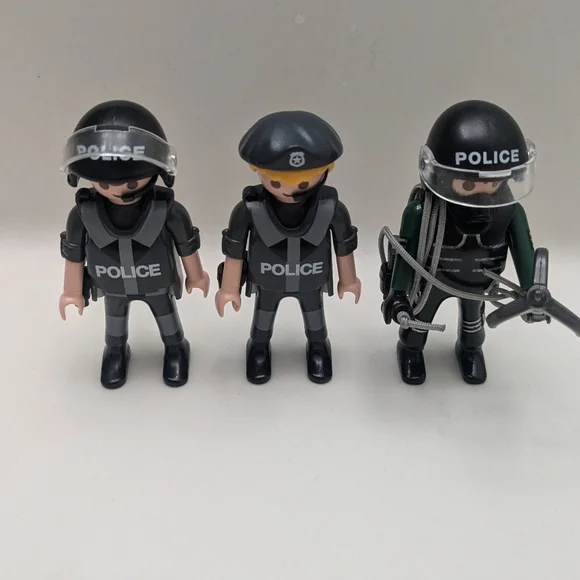 Playmobil/ Geobra Police Swat Vehicle Playset - Picture 9 of 10